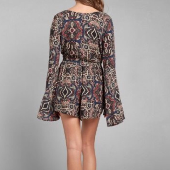 Bell Sleeve Romper - Picture 3 of 4